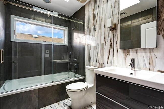 Building Photo - 225 E Walnut St