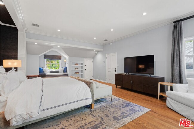 Building Photo - 9305 Hazen Dr