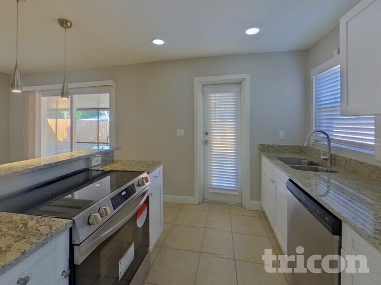 Building Photo - 2280 Winchester Dr