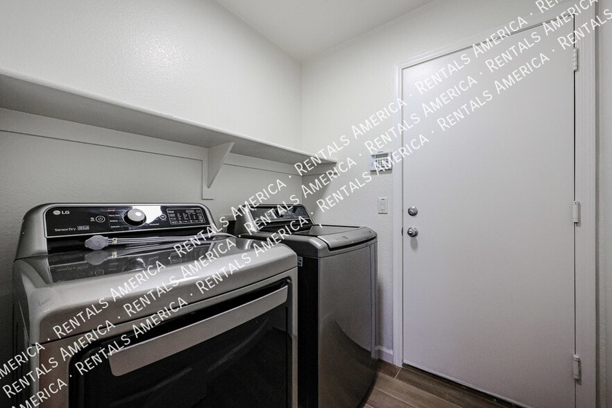 Building Photo - 2276 S Bahama Dr