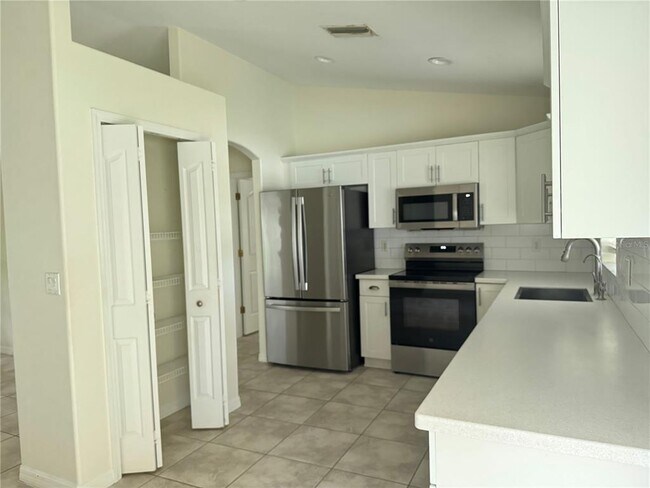 Building Photo - 2349 Honey Ln