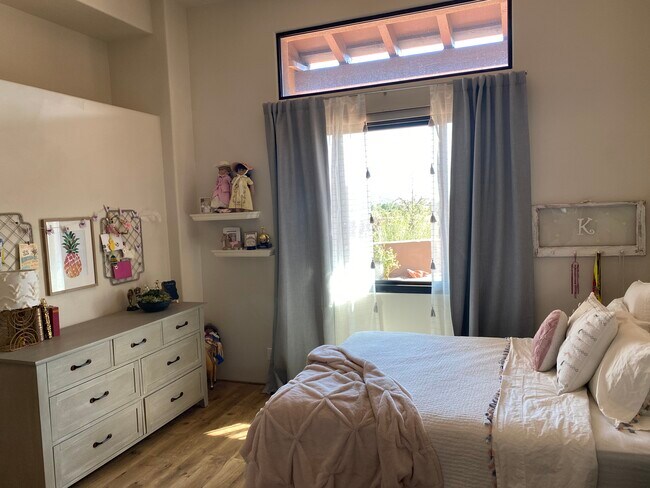 Building Photo - 115 Cll Irena