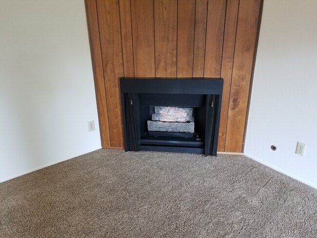 Fireplace - 3798 Flora Vista Ave