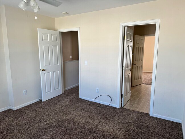 Building Photo - Charming 2-Bedroom, 2-Bath Townhouse in Winston-Salem