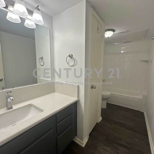 Building Photo - Beautiful 2-Story 2/2 Condo Located in Cop...