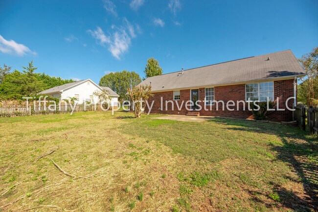 Building Photo - 2427 Hunters Way