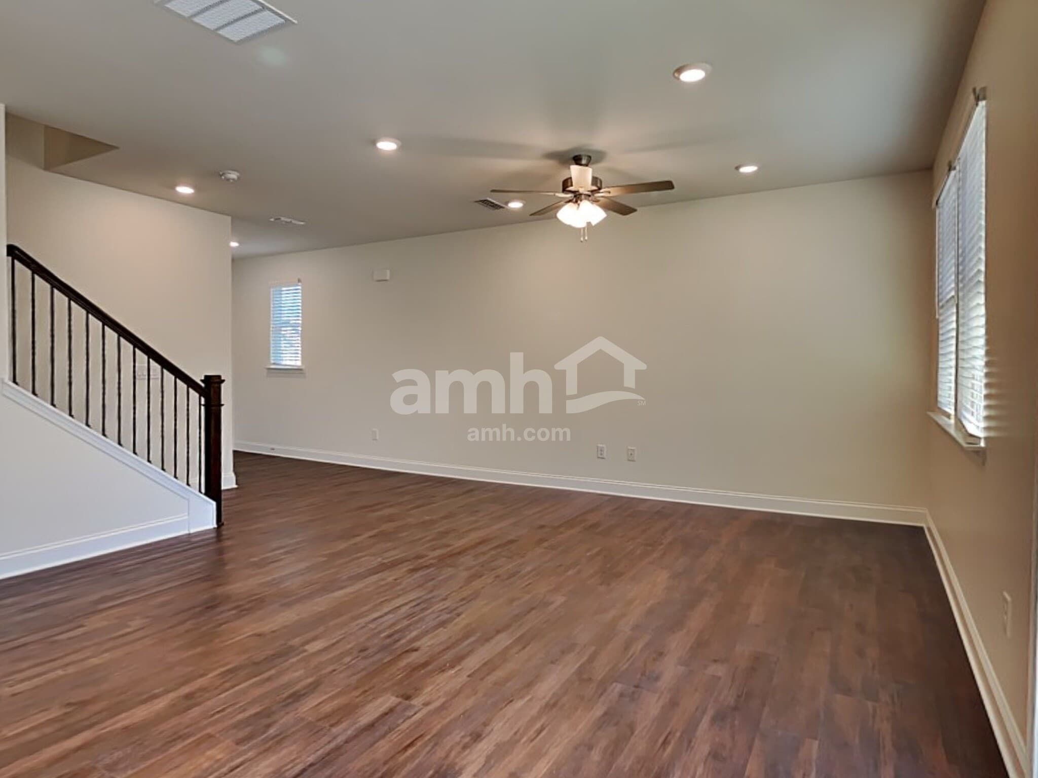 Building Photo - 585 Smt Vw Ln