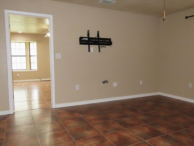 Building Photo - Country Living-City Close! 3 Bedroom, 2 Ba...