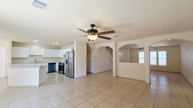 Building Photo - 5 Bedroom Beauty!  Far NorthWest SA off Potranco and Loop 1604