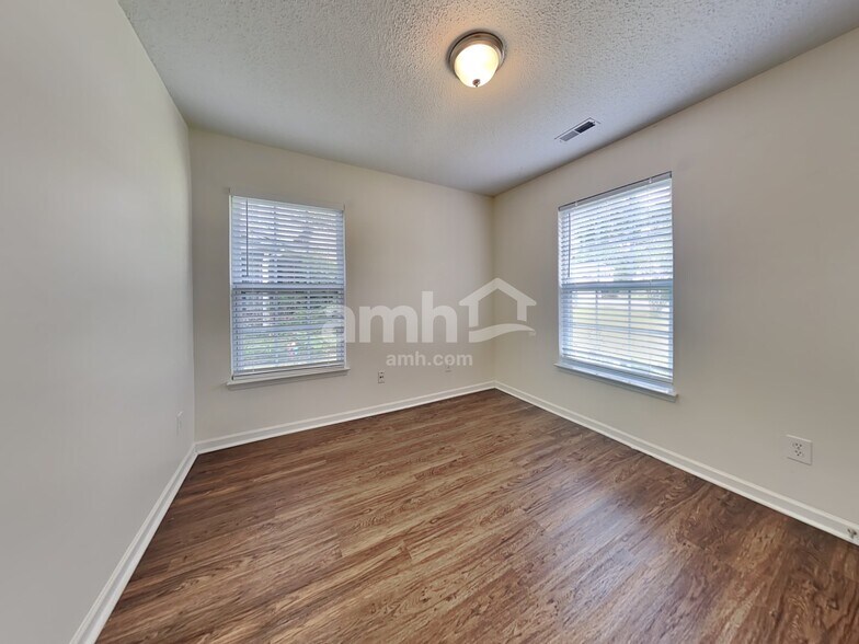 Building Photo - 1323 Lantern Rd