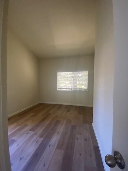 Building Photo - 1504 Woodlake Dr