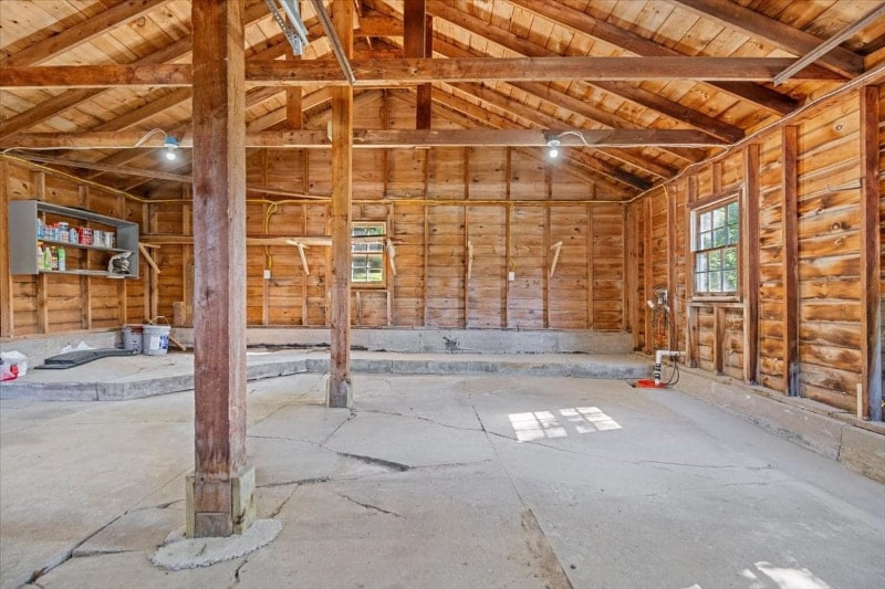 Building Photo - 2 Howes Corner Rd