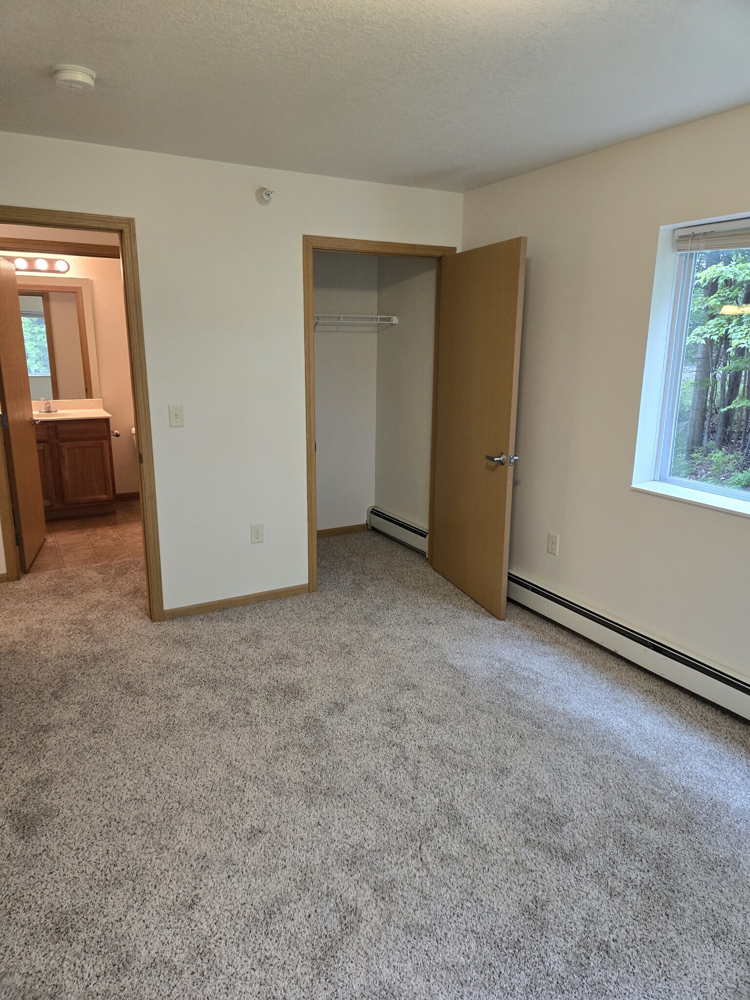 Building Photo - 1215 Golf Course Rd