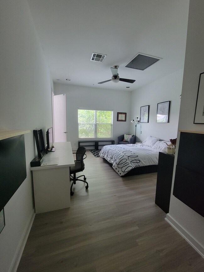 Building Photo - 207 Pierce St