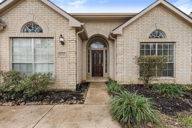 Building Photo - 9211 Memorial Hills Dr