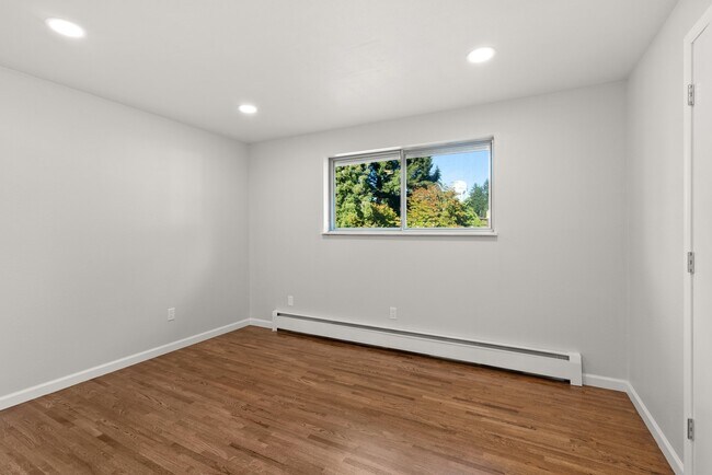 Building Photo - 14312 10th Ave S