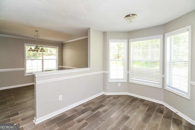 Building Photo - 1012 Forest Glen