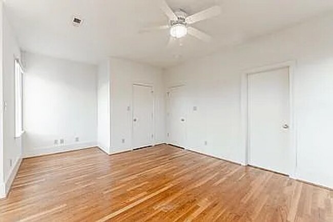 Building Photo - Gorgeous 3bd 3bath home available 08/07