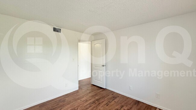 Building Photo - 2415 W Hazelwood St