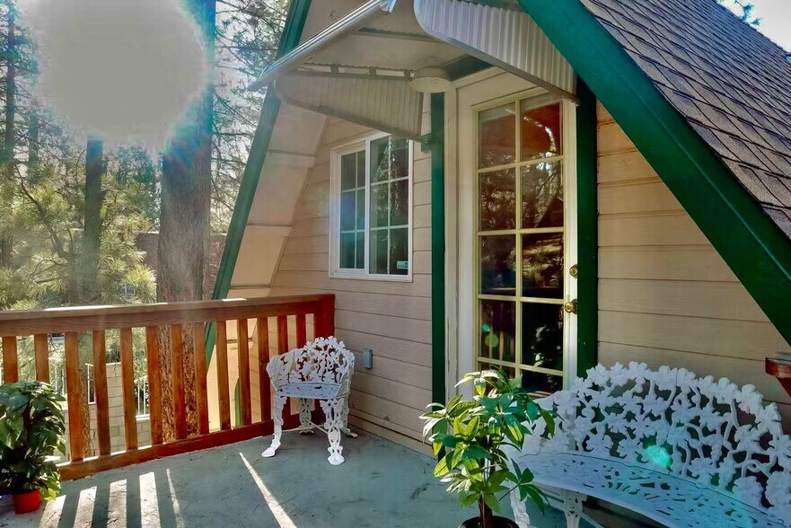 Building Photo - 336 W Sherwood