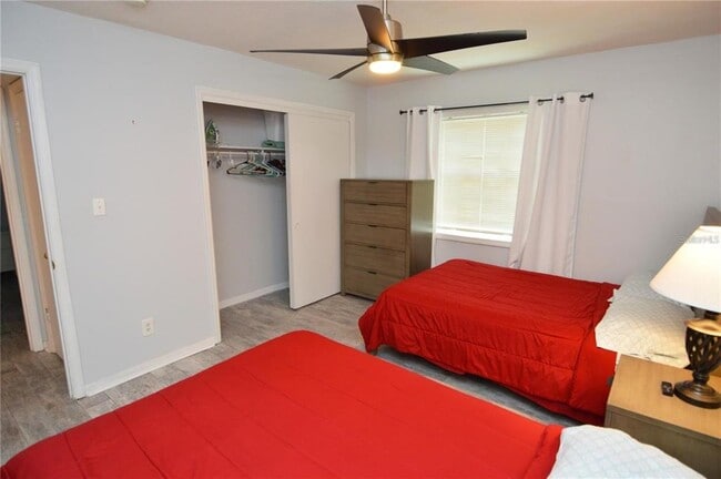 Building Photo - 3873 Pompano Dr SE