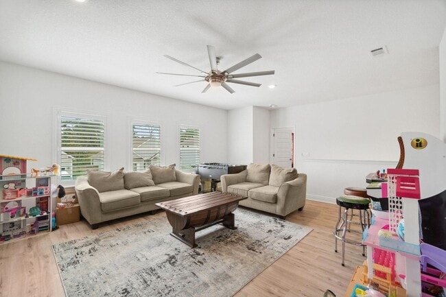 Building Photo - 627 Las Roblas Grande Dr