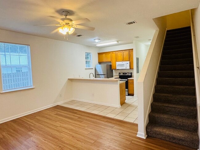Building Photo - 924 Ashburn Dr