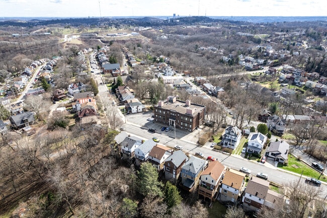 Building Photo - 240 Ridgewood Ave