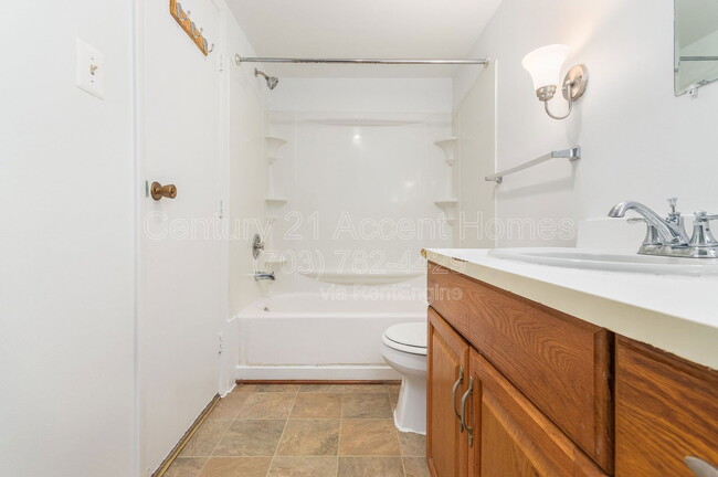 Building Photo - 5805 Royal Ridge Dr