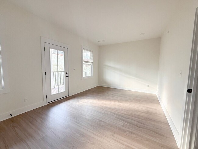 Building Photo - Spacious 4-Bedroom Townhome at Highbury + Summer Special