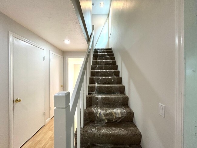 Building Photo - Beautiful 4BD Home | Fireplace, Fenced Backyard, Deck, Garage & A/C