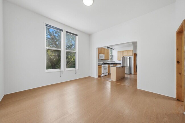 Building Photo - 3300 N Southport Ave