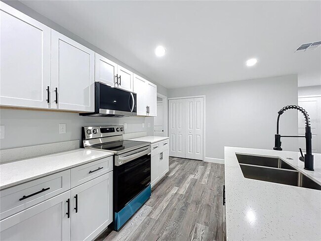 Building Photo - 527 Marion Oaks Ln