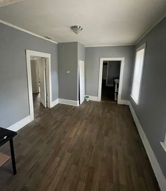 Building Photo - Beautiful 2-bedroom 1.5-bath home! - TWO W...