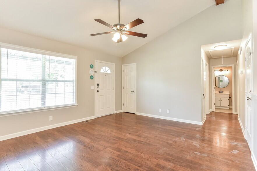 Building Photo - 4936 Deerhaven Dr