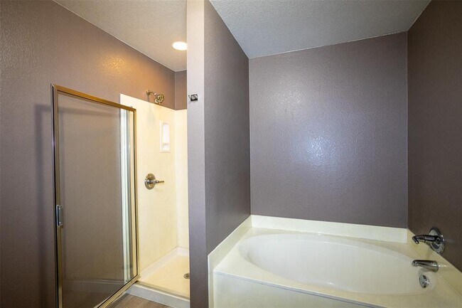 Building Photo - 2214 Milan Dr