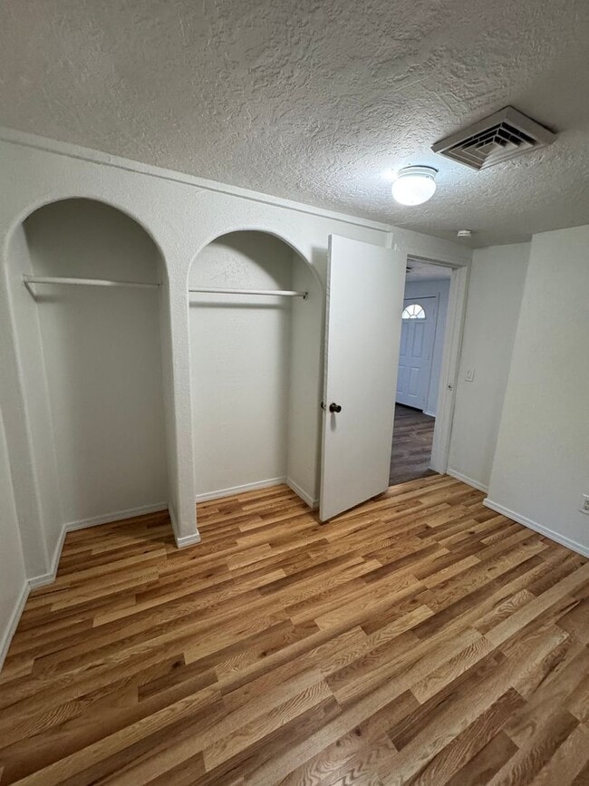 Building Photo - West Roseburg 2 Bedroom home with fenced yard