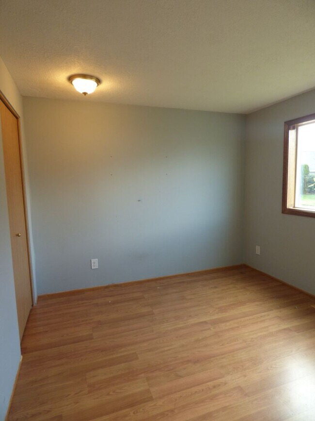 Building Photo - 3 bed Single level home in a Cul-De-Sac