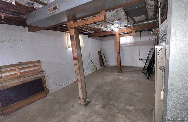 Building Photo - 916 Custer Ave