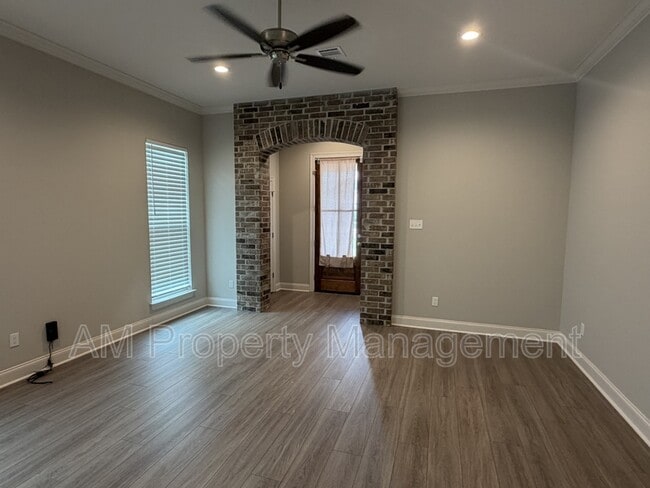 Building Photo - 102 Ancona Ln