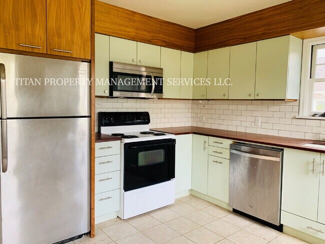 Building Photo - Beautiful 3BR/2BA Home in NE Portland | 1,600 Sq Ft | Private Fenced Yard | W/D Included