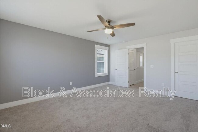 Building Photo - 682 Vine Pkwy