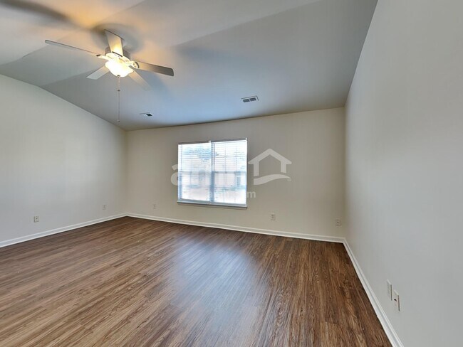 Building Photo - 1749 E Ridge Heights Dr