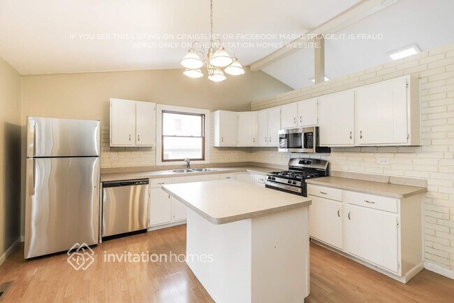 Building Photo - 42 Holly Dr