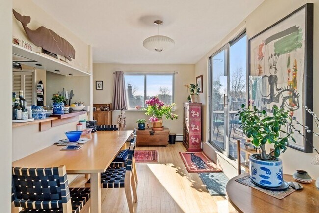 Building Photo - 76 Garfield St