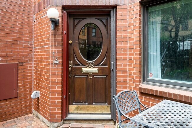 Building Photo - 39 Symphony Rd