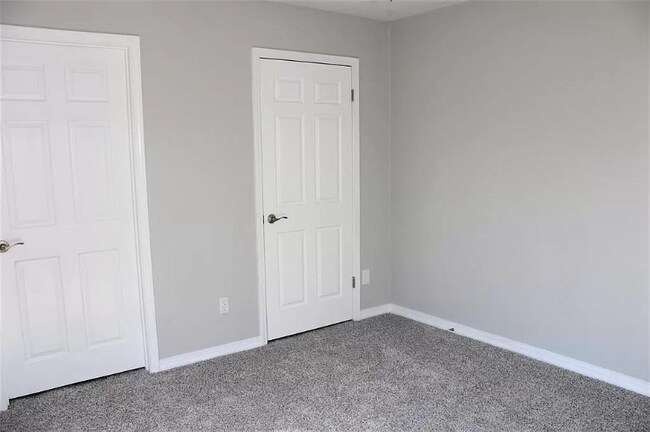 Building Photo - 258 Settlers Park Dr