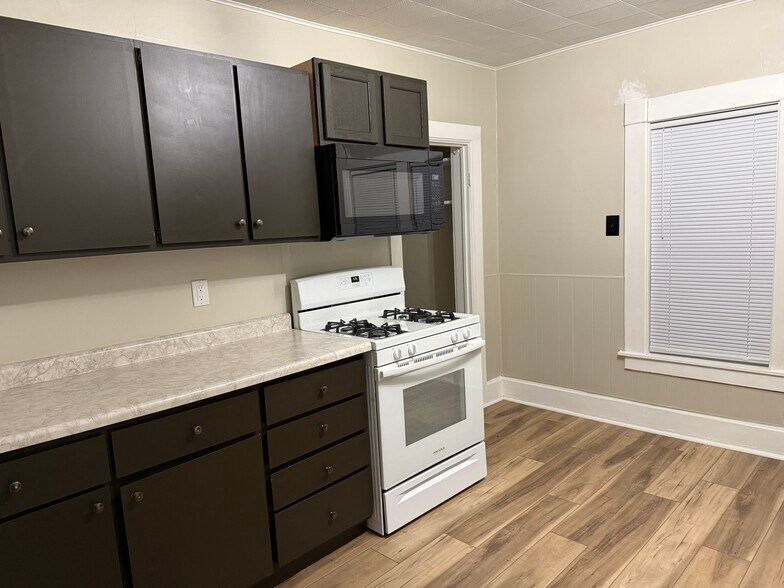 New Microwave with Recirc Fan/Vent - 377 Ellis St