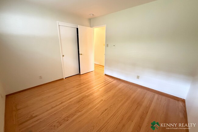 Building Photo - Spacious 4 Bedroom Home in San Mateo Hills with Dual Primary Suites