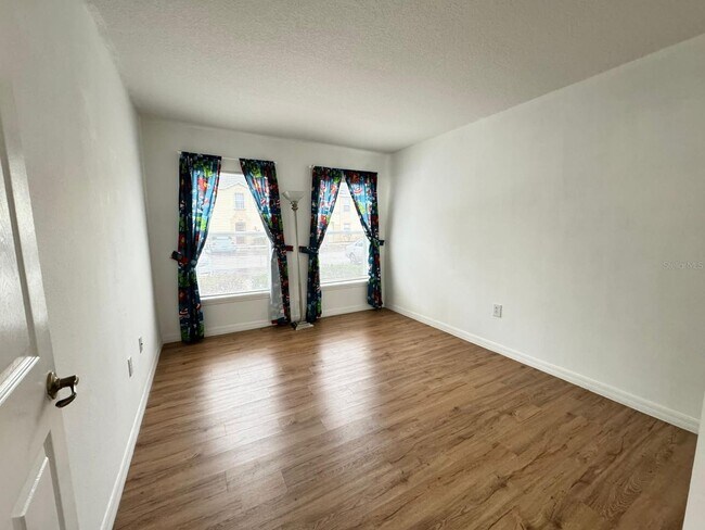 Building Photo - 2732 Club Cortile Cir